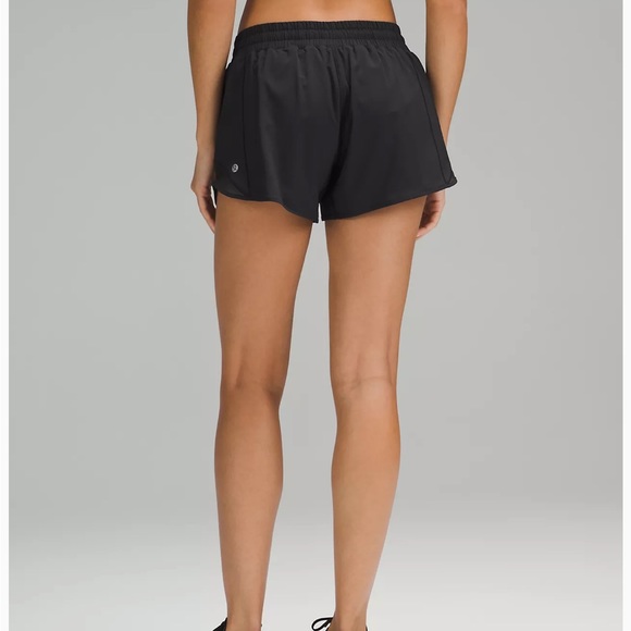Lululemon Hotty Hot Low-Rise Lined Short 4" tall - Picture 4 of 5